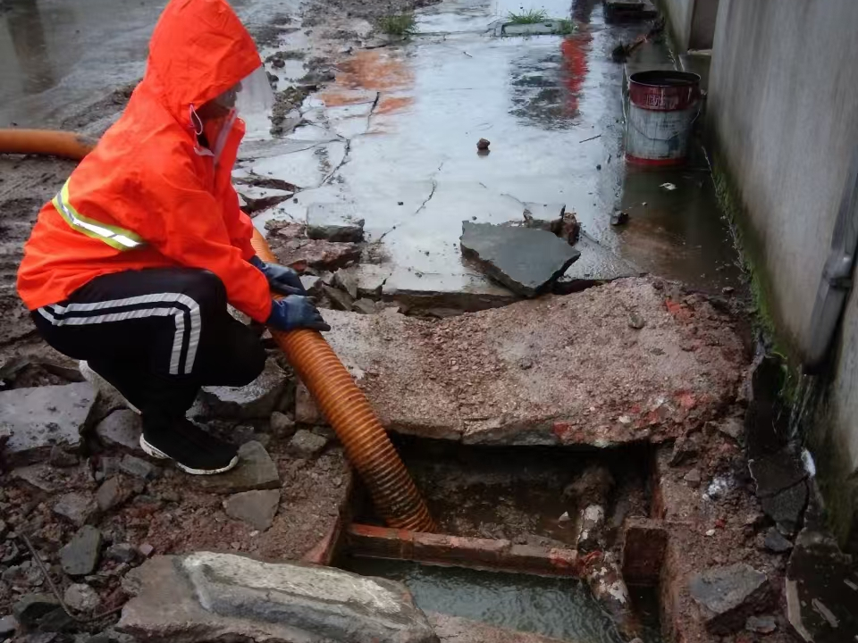 遂昌专业清理污水池 炜誉市政以规范流程守护城市 “肠道”